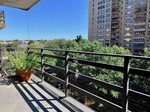 225 St Pauls Ave, Unit 7K in Jersey City, NJ - Building Photo - Building Photo