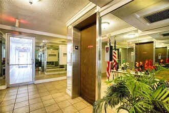 519 Albee Farm Rd, Unit 214 in Venice, FL - Building Photo - Building Photo