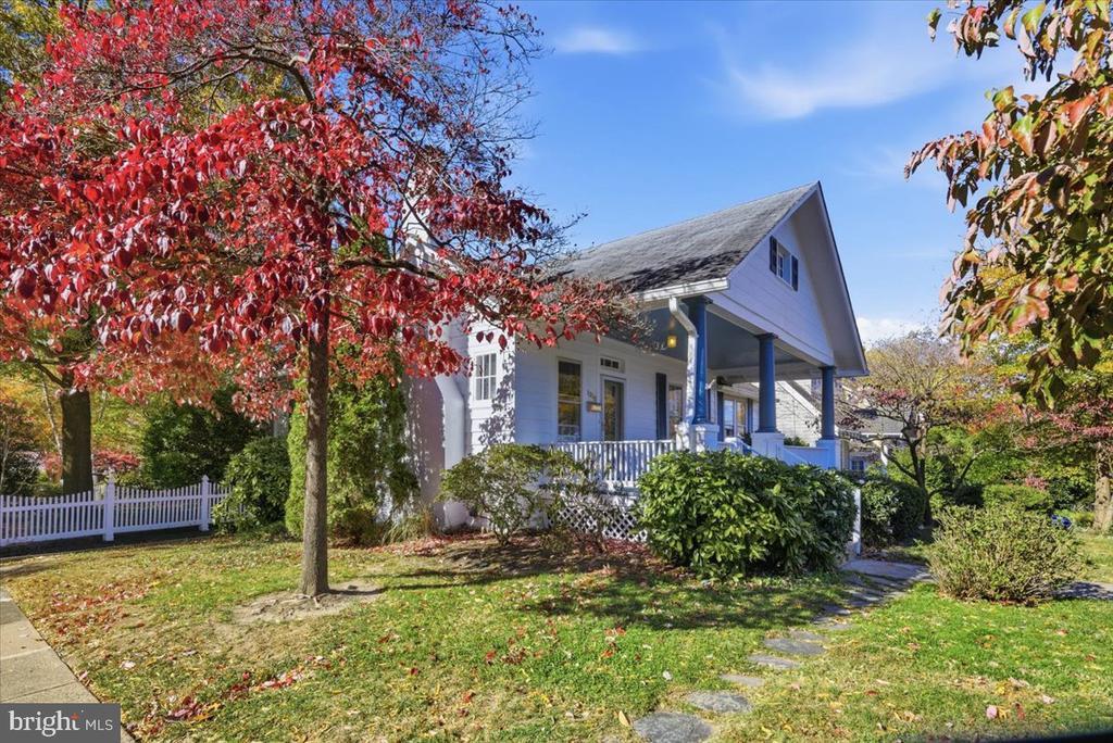 1208 S Oakcrest Rd in Arlington, VA - Building Photo