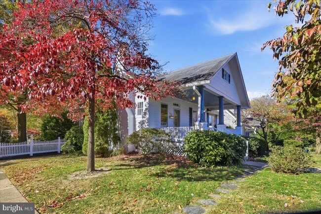 property at 1208 S Oakcrest Rd