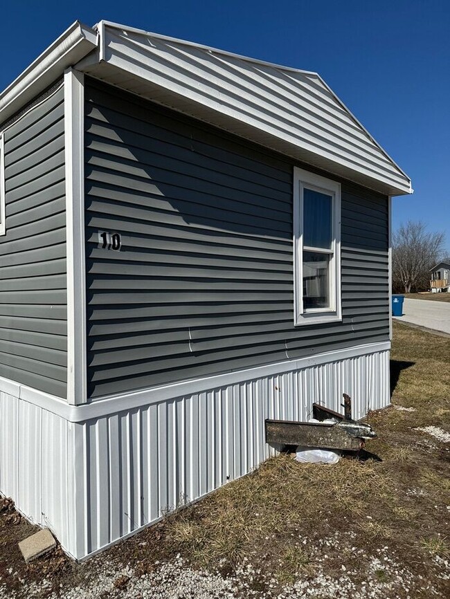 property at 10 F St