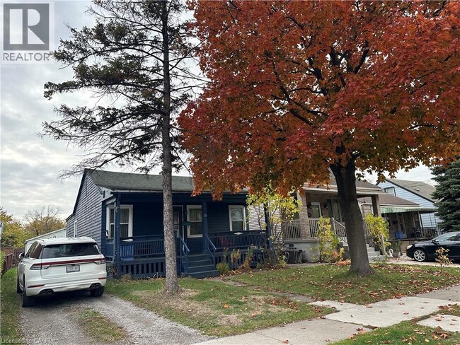 property at 21 Stapleton Ave