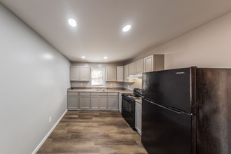 120 Lake Dr, Unit 3(Lisa) in Cadiz, KY - Foto de edificio - Building Photo