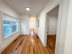 134 Bow St, Unit 1 in Everett, MA - Foto de edificio - Building Photo