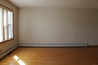 30 1/2 Mallory St in Danbury, CT - Building Photo - Building Photo