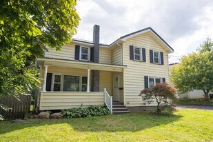 52 East Ave in Brockport, NY - Building Photo