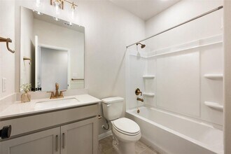 206 Lake Shore Dr in Dripping Springs, TX - Building Photo - Building Photo