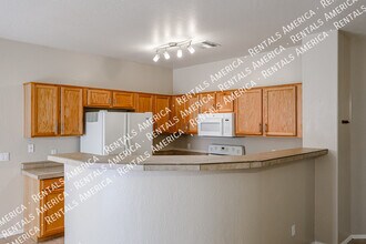 17518 W Lisbon Ln in Surprise, AZ - Building Photo - Building Photo
