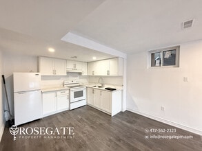 9 Garrybrook Dr in Toronto, ON - Building Photo - Building Photo