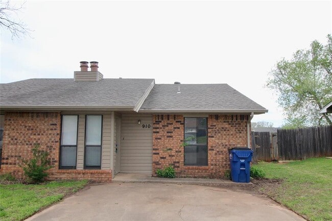 property at 910 Aspen Ct