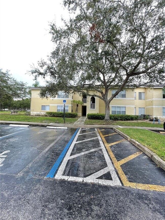12400 Vista Isles Dr in Plantation, FL - Building Photo - Building Photo
