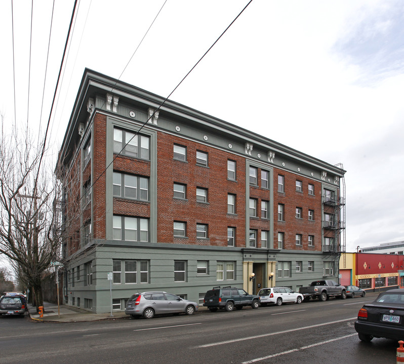 Carlton Court Condominiums in Portland, OR - Building Photo