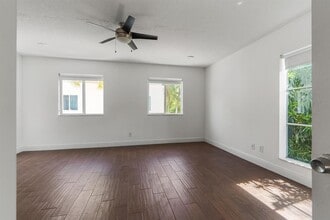 920 NE 16th Ter in Fort Lauderdale, FL - Foto de edificio - Building Photo