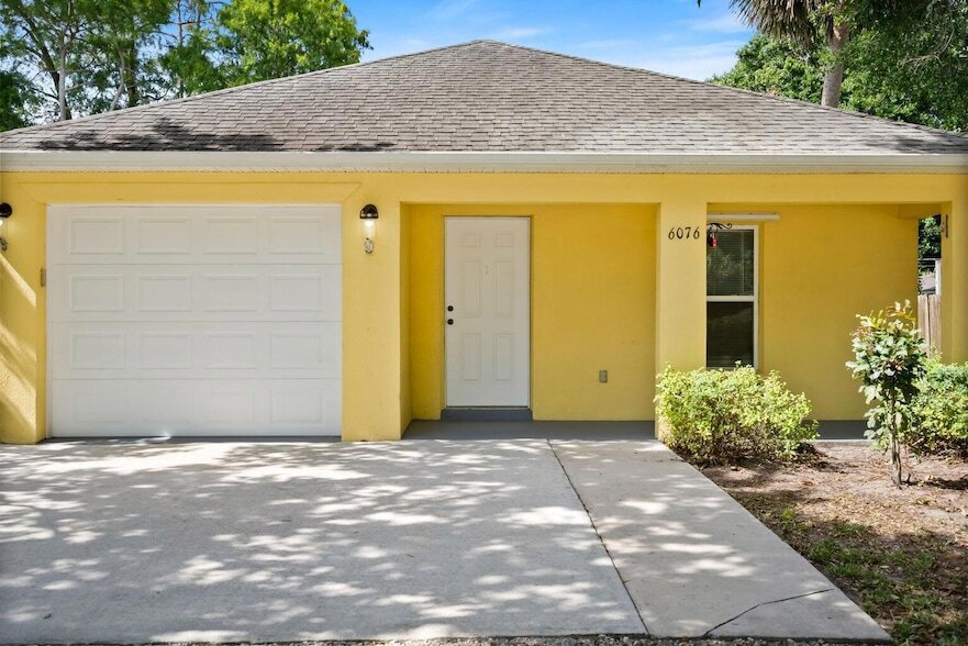 6076 7th St in Vero Beach, FL - Building Photo