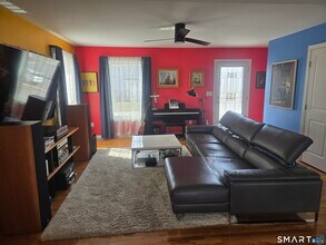 57 Beachside Ave in East Haven, CT - Building Photo - Building Photo