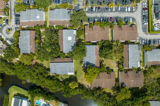 Riverwood in Miami, FL - Building Photo - Building Photo