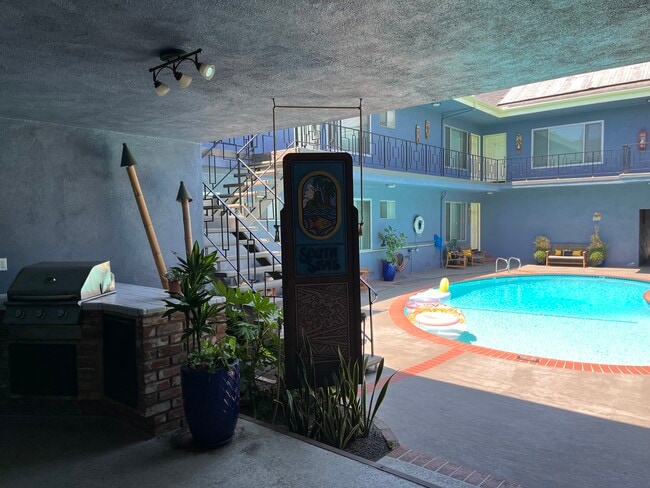 Pacific Lanai Apartments in Manhattan Beach, CA - Building Photo - Building Photo