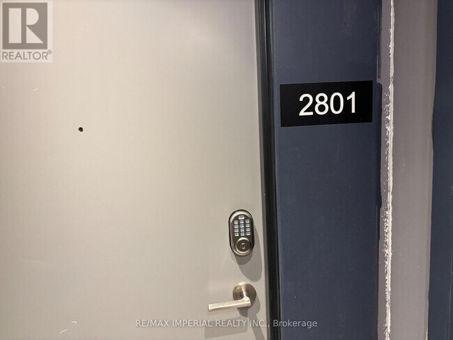 30 Upper Mall Wy in Vaughan, ON - Building Photo - Building Photo