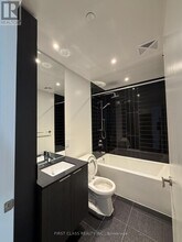 448 Burnhamthorpe Rd W in Mississauga, ON - Building Photo - Building Photo