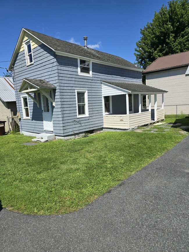 29 1/2 Center St, Unit Little House