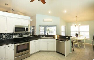 2802 SW 20th Ave in Cape Coral, FL - Building Photo