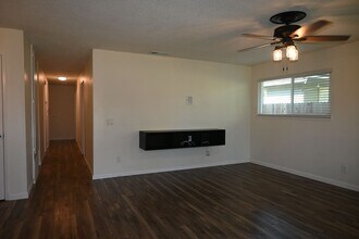 9698 Gamay Way in Elk Grove, CA - Building Photo - Building Photo