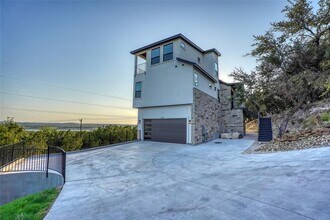7002 Deepwood Dr in Lago Vista, TX - Building Photo - Building Photo
