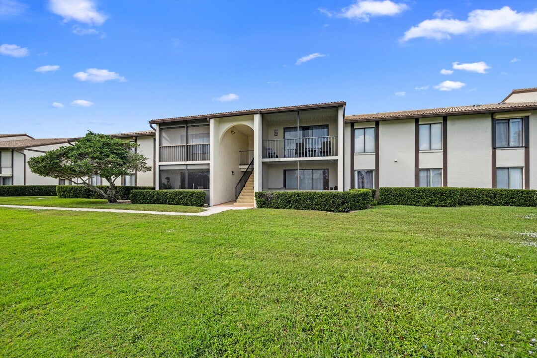 2732 SW Matheson Ave in Palm City, FL - Building Photo