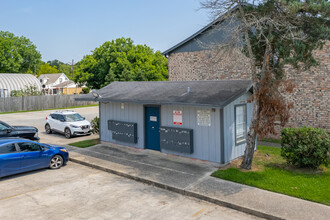 Ashlyn Park Apartments in Groves, TX - Building Photo - Building Photo