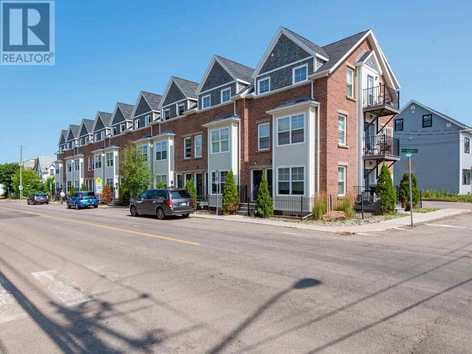 320 Queen St in Charlottetown, PE - Building Photo