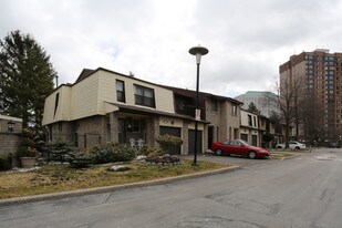 1051-1131 Sandhurst Cir in Toronto, ON - Building Photo