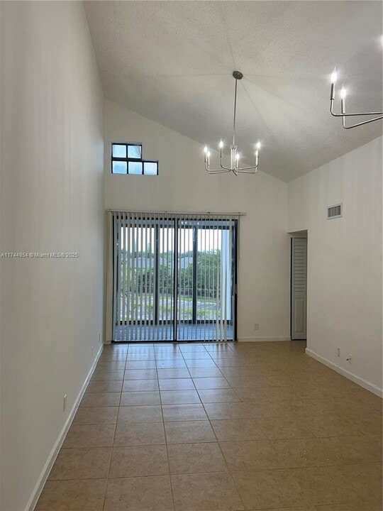 212 Lake Pointe Dr in Oakland Park, FL - Building Photo