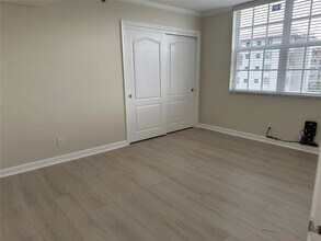 3510 Oaks Way in Pompano Beach, FL - Building Photo - Building Photo