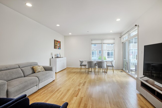 property at 474 Buffalo Ct