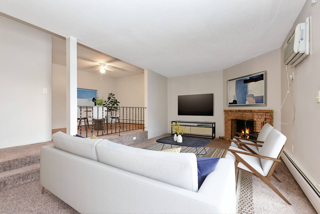 Rosedale Estates in Roseville, MN - Foto de edificio