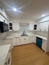 5526 S Wilton Pl in Los Angeles, CA - Foto de edificio - Building Photo