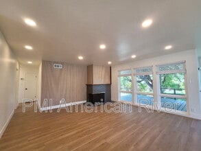 2462 Town Cir in Sacramento, CA - Building Photo - Building Photo