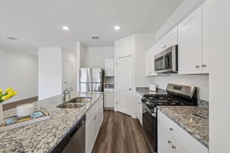 1313 Morris Lp in San Marcos, TX - Foto de edificio - Building Photo