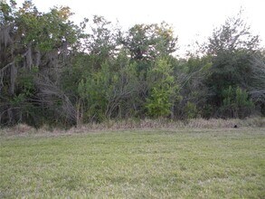 4245 Windcrest Dr in Zephyrhills, FL - Building Photo - Building Photo