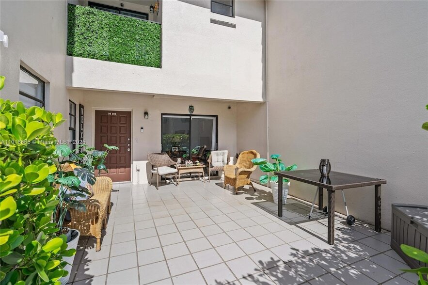 13412 SW 62nd St in Miami, FL - Foto de edificio