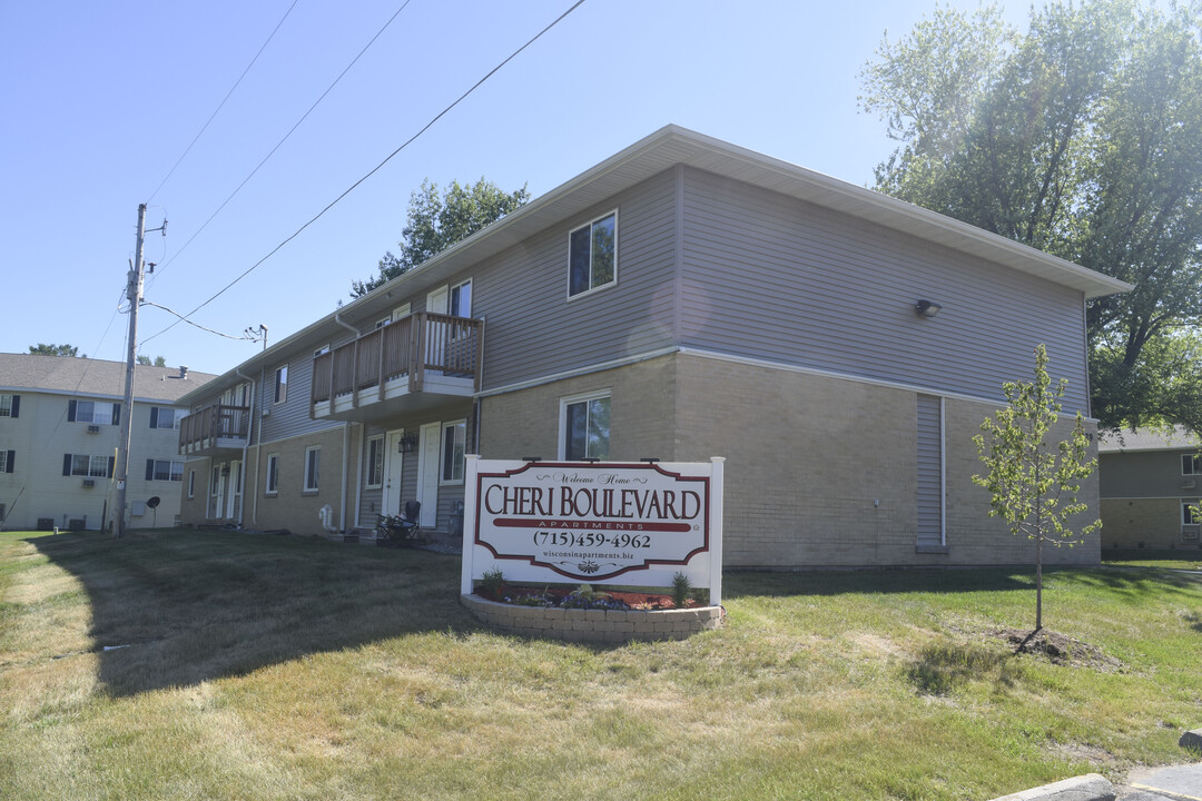 Cheri Blvd in Marinette, WI - Foto de edificio