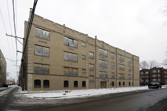 7646 S Essex Ave in Chicago, IL - Building Photo - Building Photo