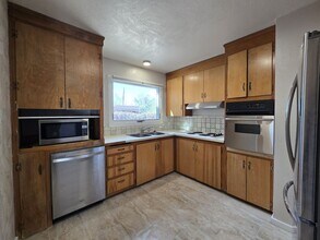 1018 Camino Carlos Rey in Santa Fe, NM - Building Photo - Building Photo