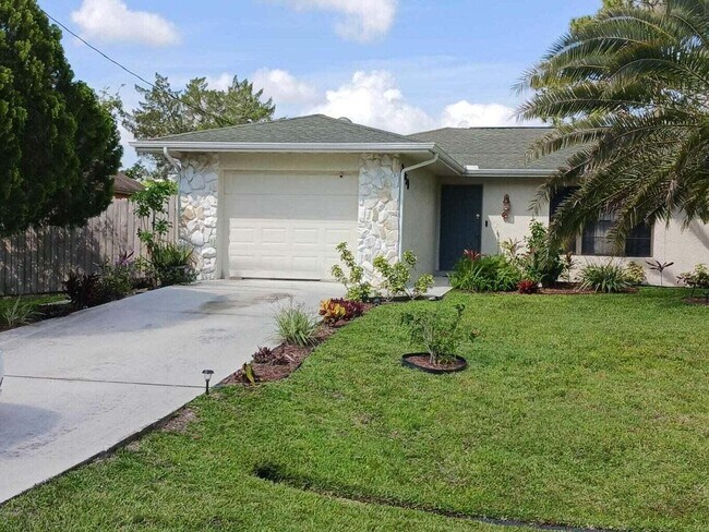 2450 SW Bayshore Blvd in Port St. Lucie, FL - Building Photo - Building Photo