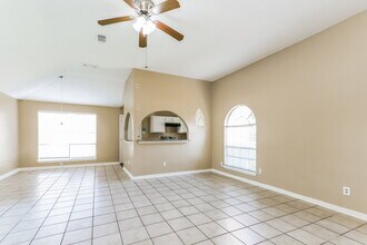 2215 Hazyknoll Ln in Houston, TX - Building Photo - Building Photo
