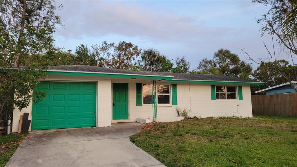 5431 3rd St W in Bradenton, FL - Building Photo