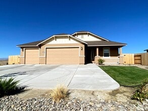 1226 Heybourne Rd in Gardnerville, NV - Building Photo - Building Photo