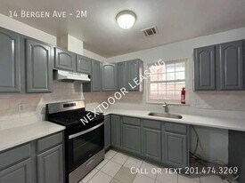 14 Bergen Ave in Jersey City, NJ - Building Photo