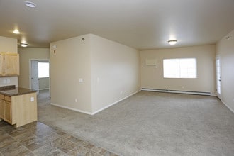 Shadow Ridge Apartments in West Fargo, ND - Foto de edificio - Interior Photo