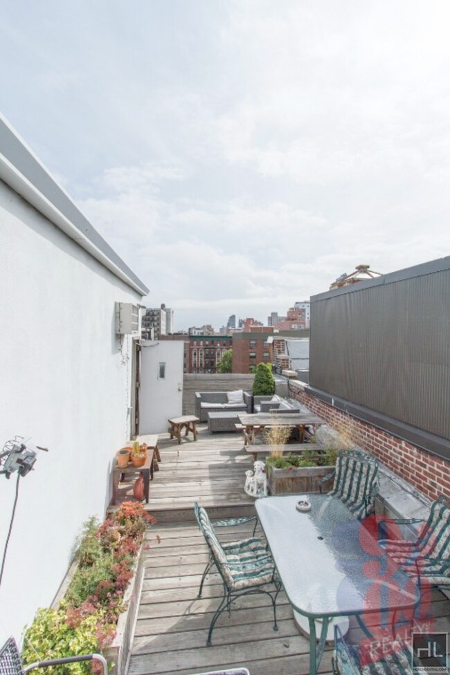 221 Mott St